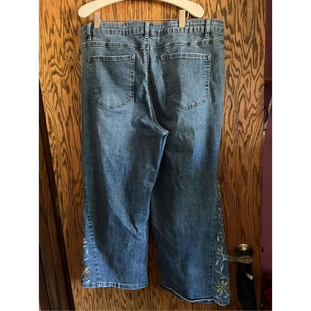 Tribal Jeans Audrey Mid-Rise Wide Leg Crop Jeans With Embroidery Woman’s Size 16